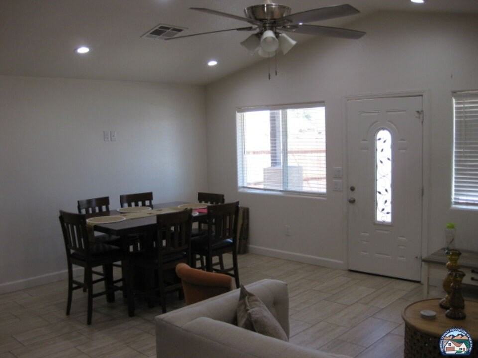 320 N G St #B - Photo 4 of 15