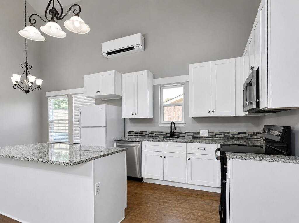 501 Burleson Blvd - Photo 3 of 11