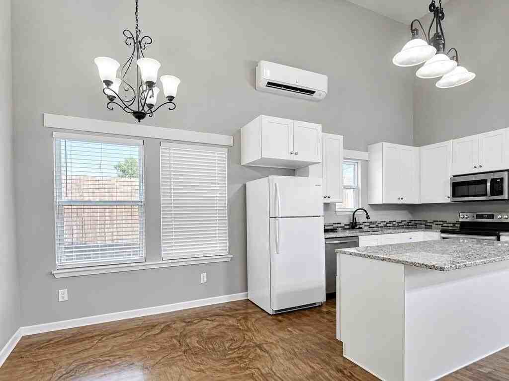 501 Burleson Blvd - Photo 4 of 11