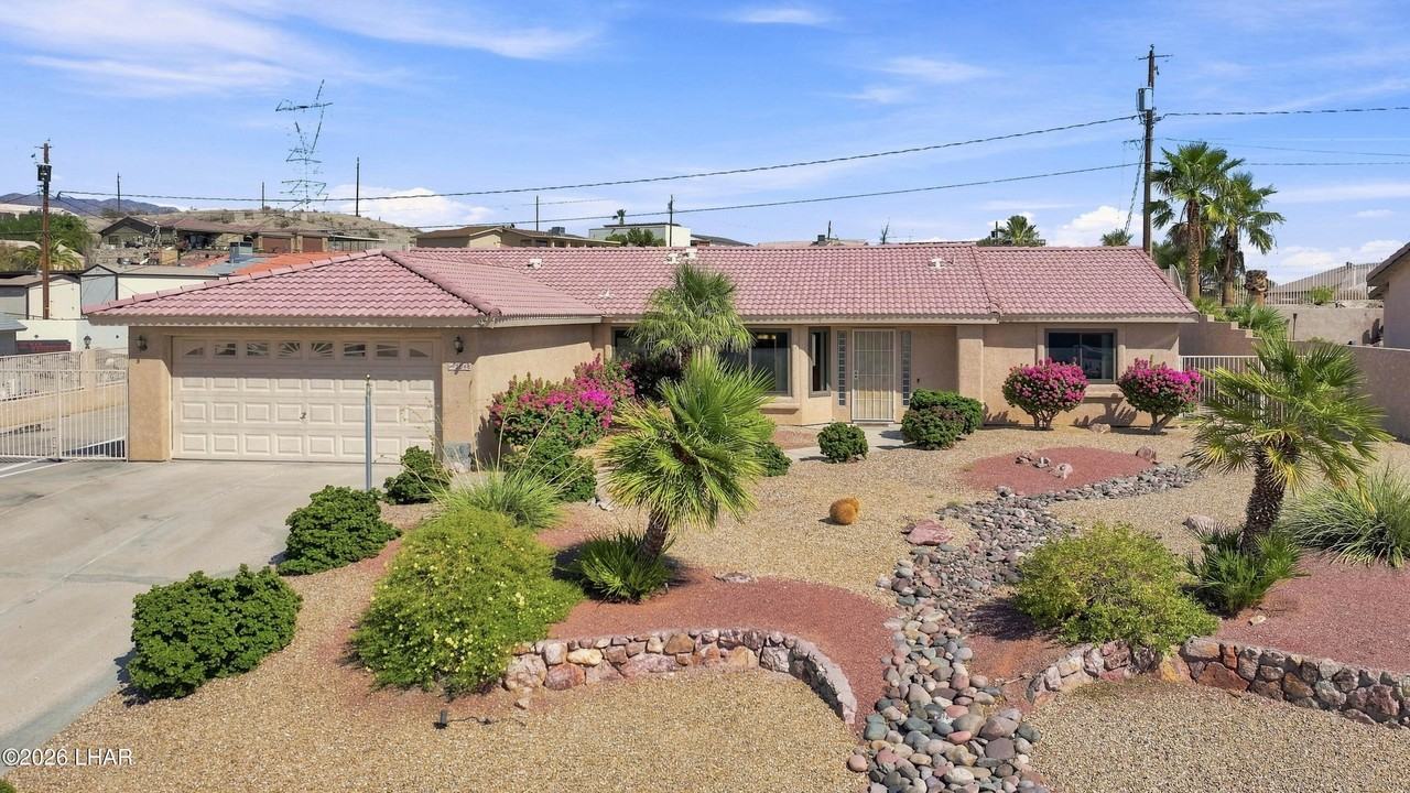 3048 Mirage Dr - Photo 2 of 43