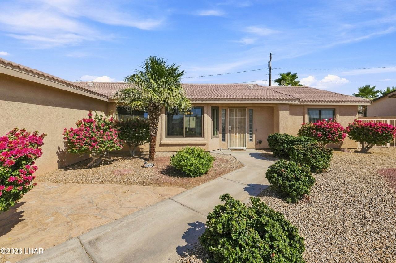 3048 Mirage Dr - Photo 4 of 43