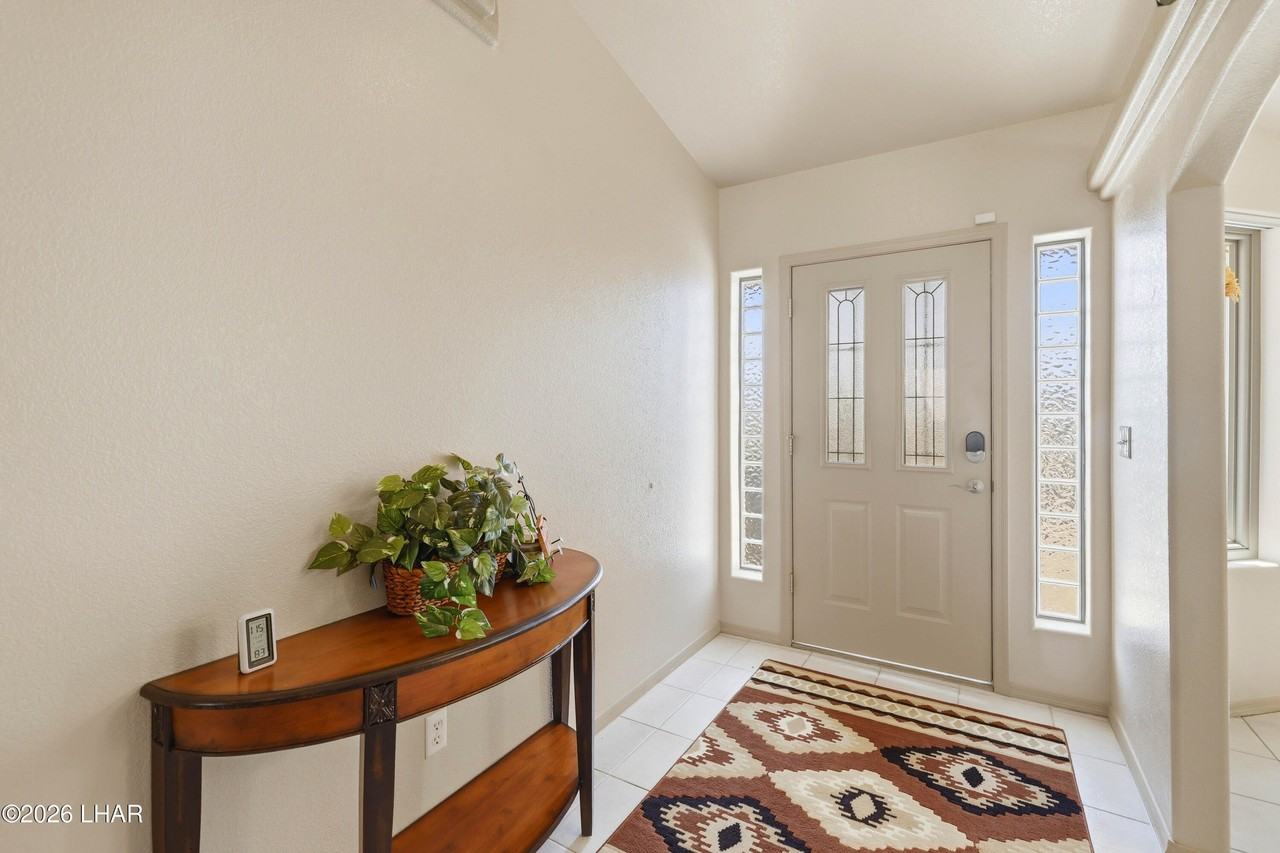 3048 Mirage Dr - Photo 5 of 43