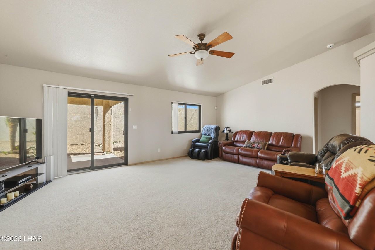 3048 Mirage Dr - Photo 7 of 43