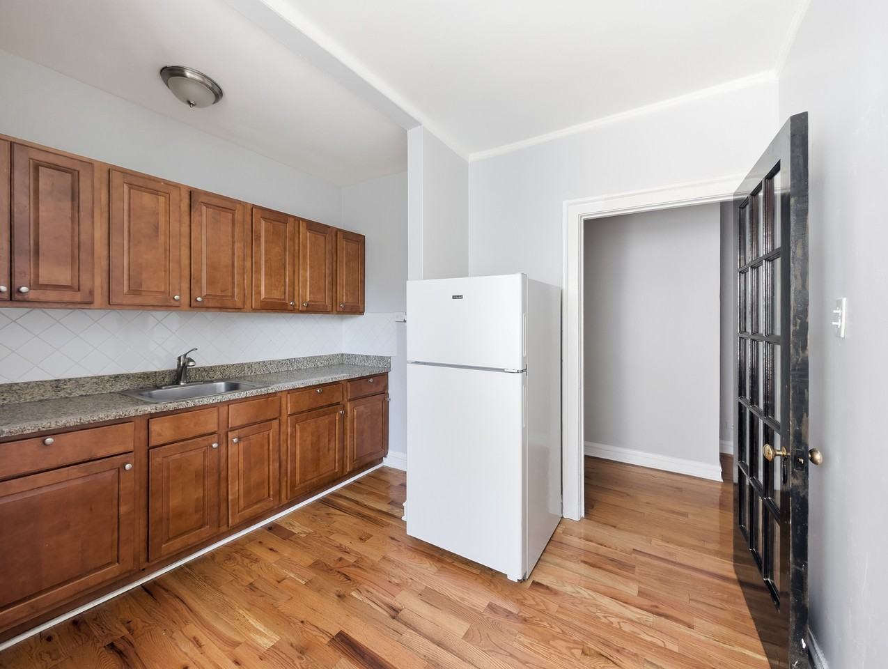 917 W Eastwood Ave #307 - Photo 4 of 18