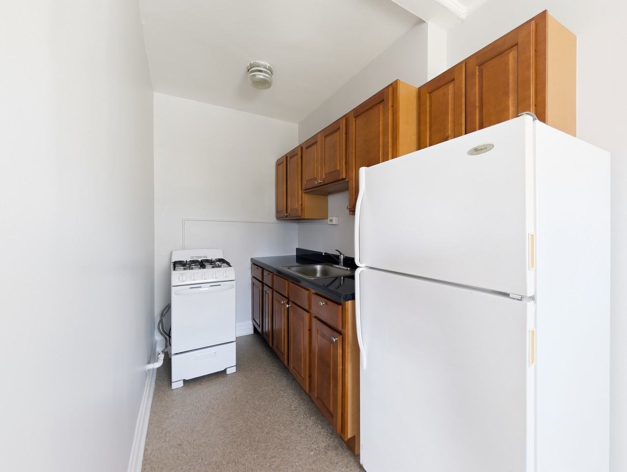 917 W Eastwood Ave #307 - Photo 5 of 18