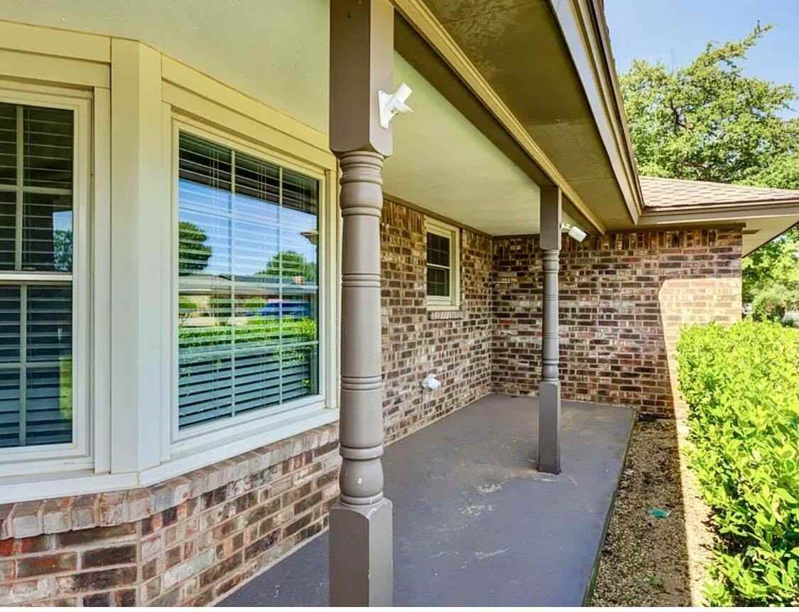 5707 78th St - Photo 4 of 35