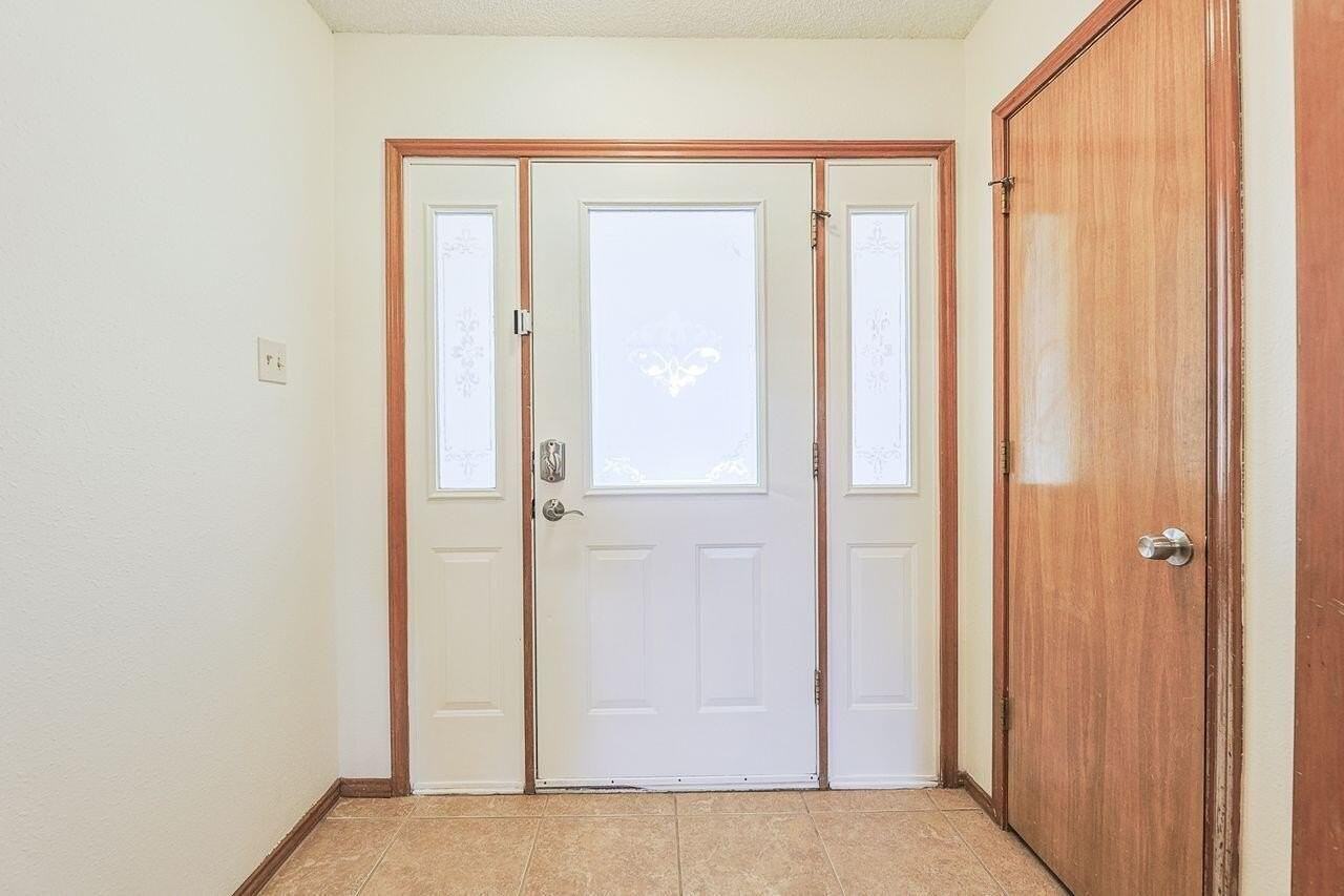 5720 96th St - Photo 5 of 46