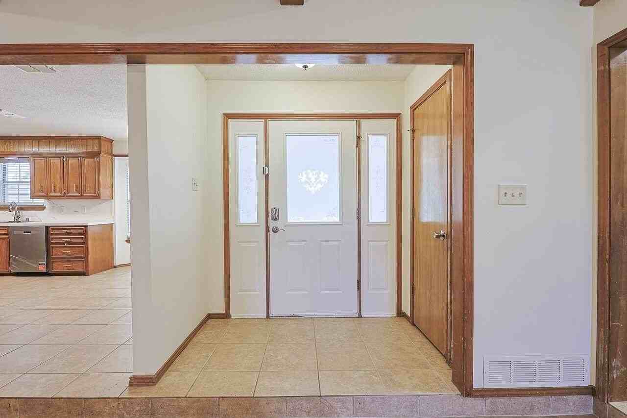 5720 96th St - Photo 6 of 46