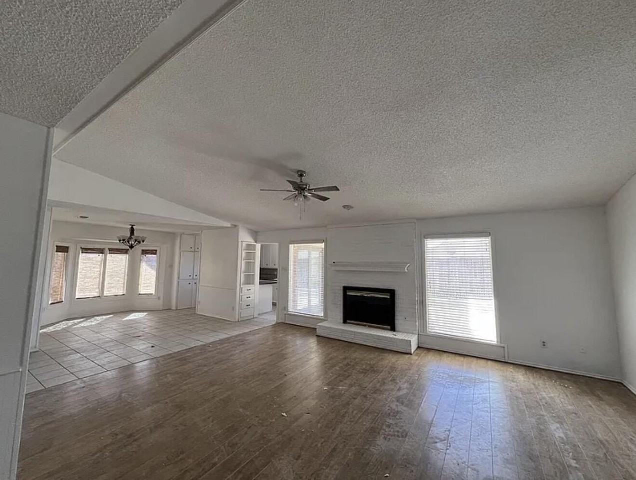 5607 87th Pl - Photo 2 of 17