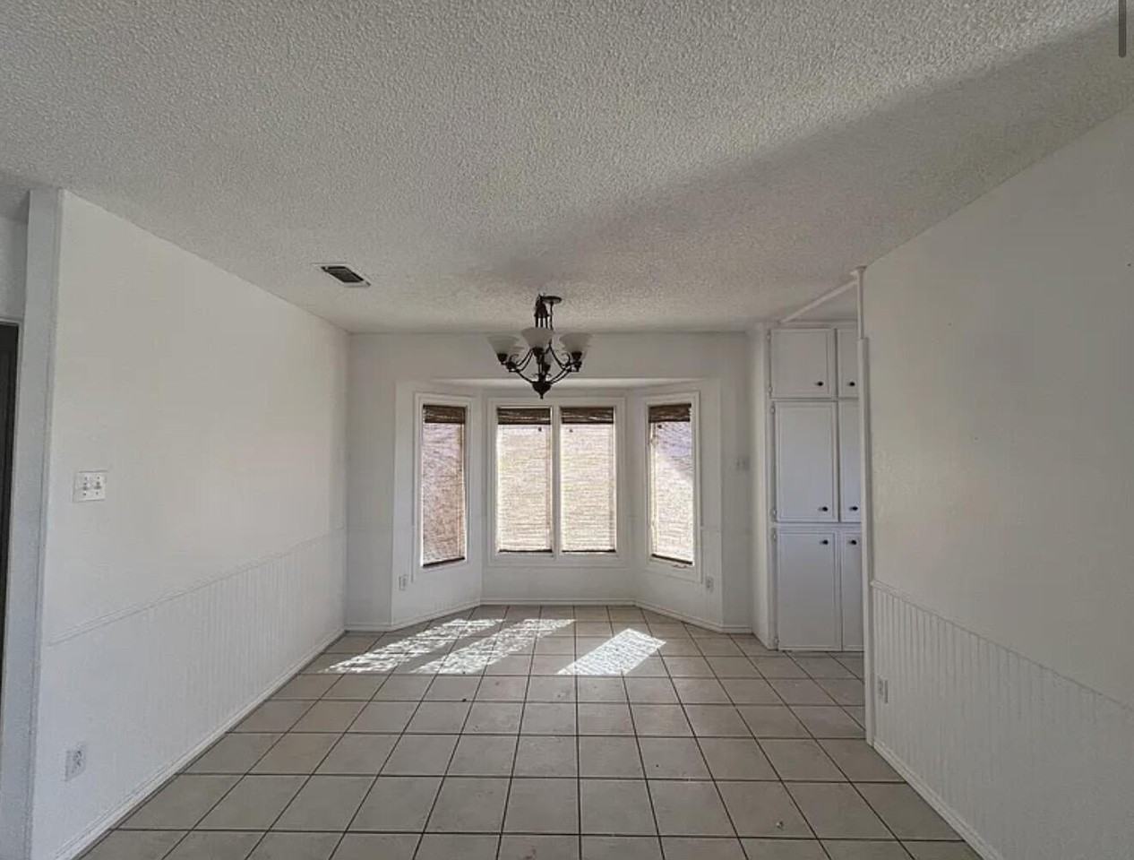 5607 87th Pl - Photo 3 of 17