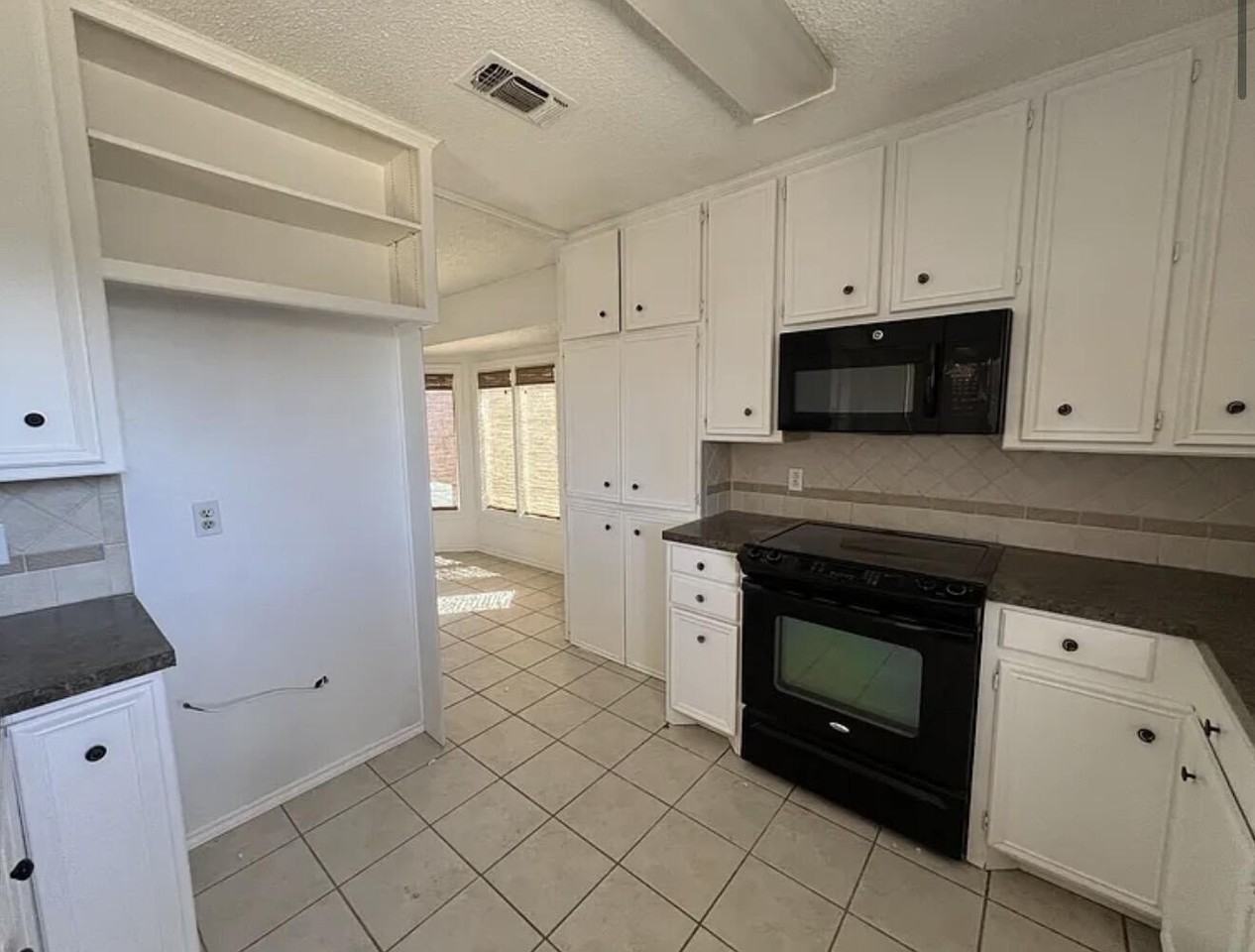 5607 87th Pl - Photo 5 of 17