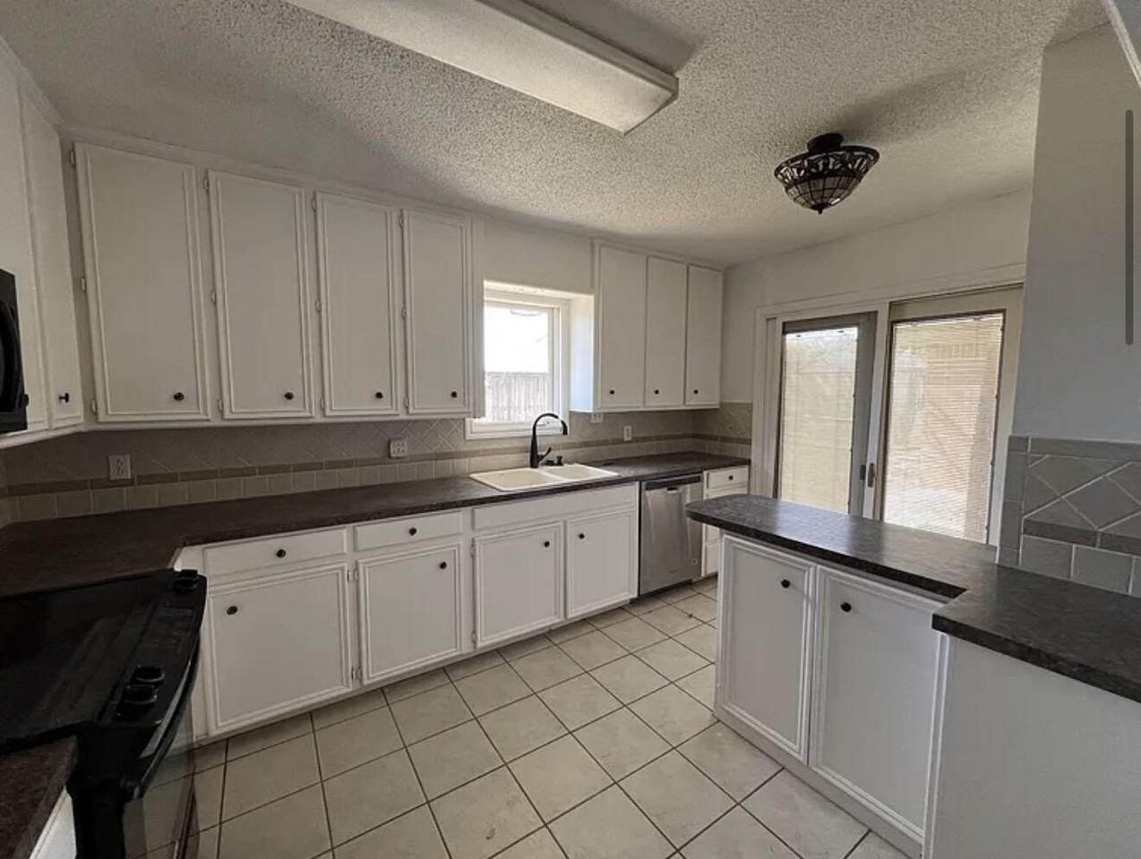 5607 87th Pl - Photo 6 of 17