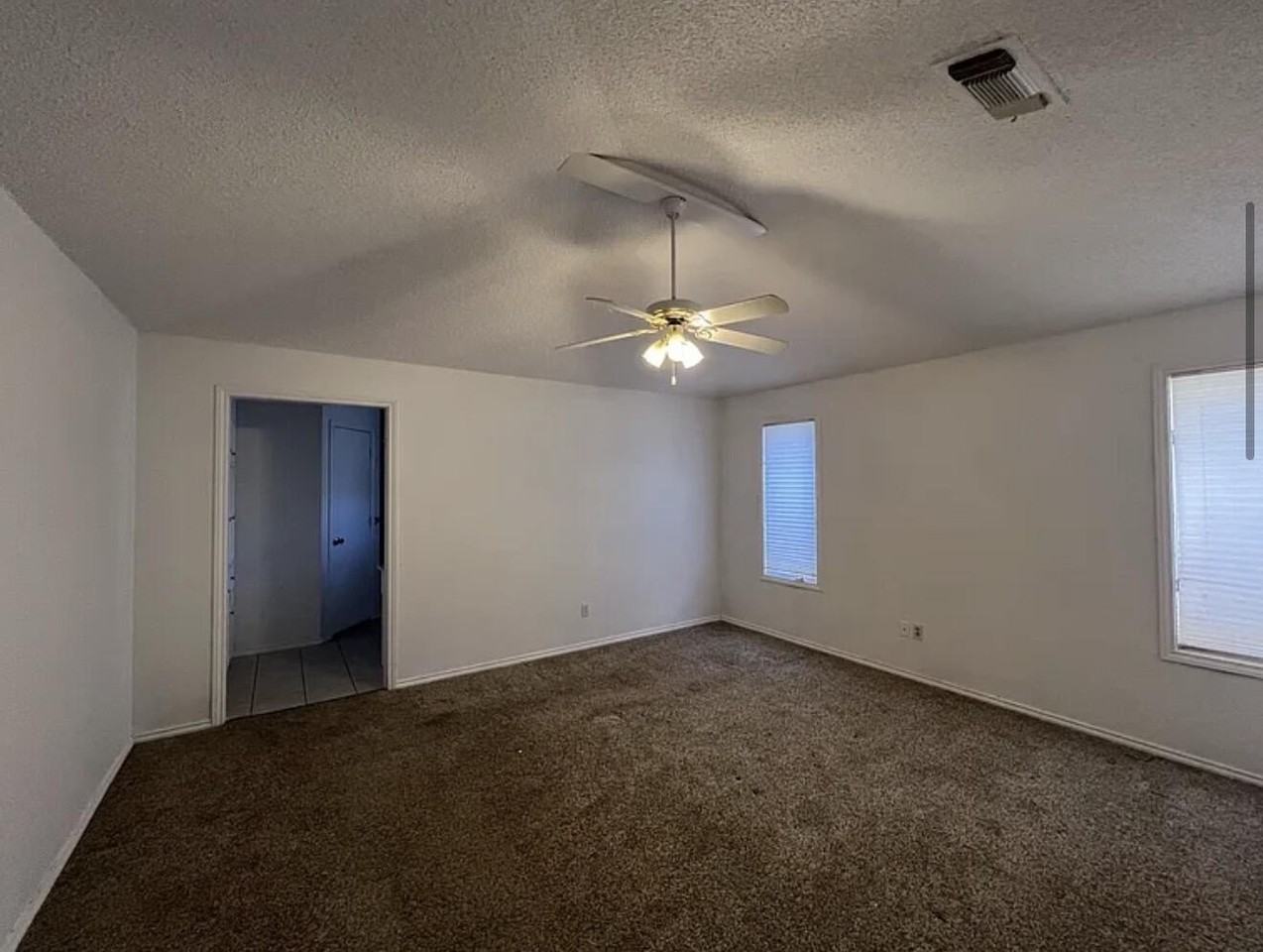 5607 87th Pl - Photo 7 of 17