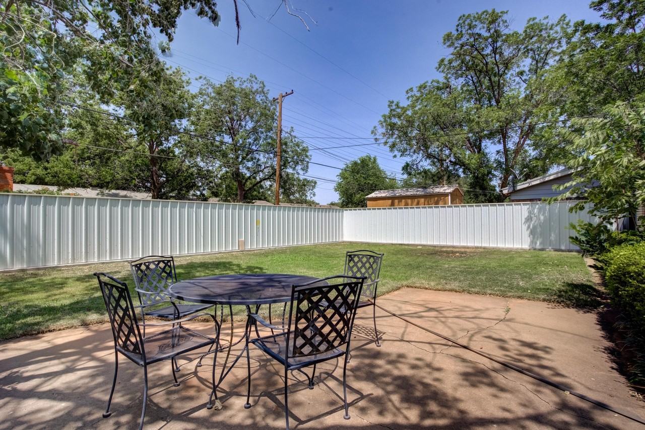 4708 47th St - Photo 2 of 17