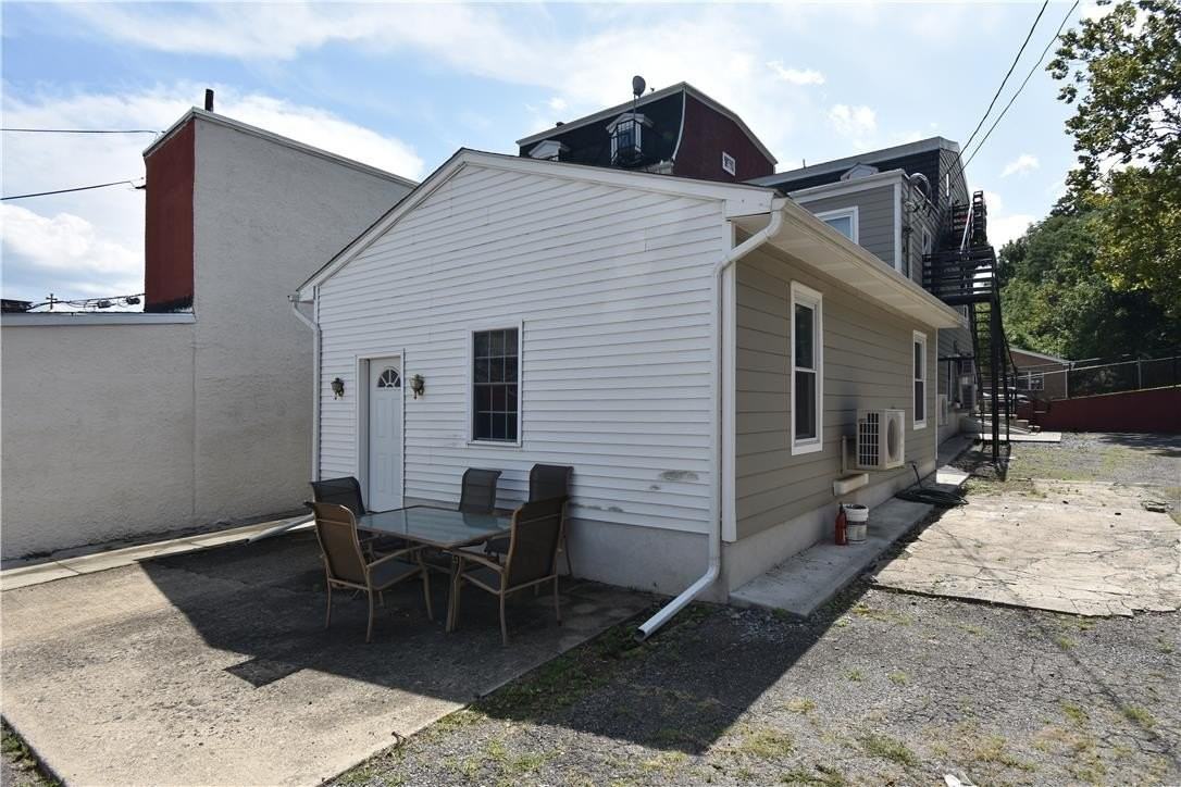 435 Ferry St #1B - Photo 2 of 7