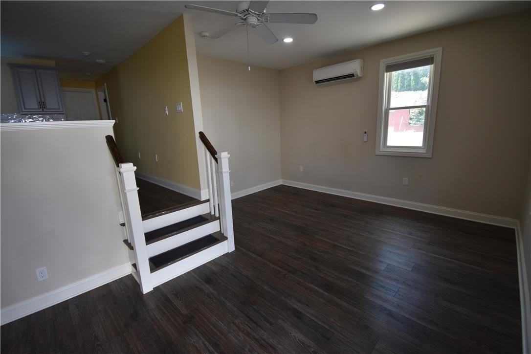 435 Ferry St #1B - Photo 3 of 7