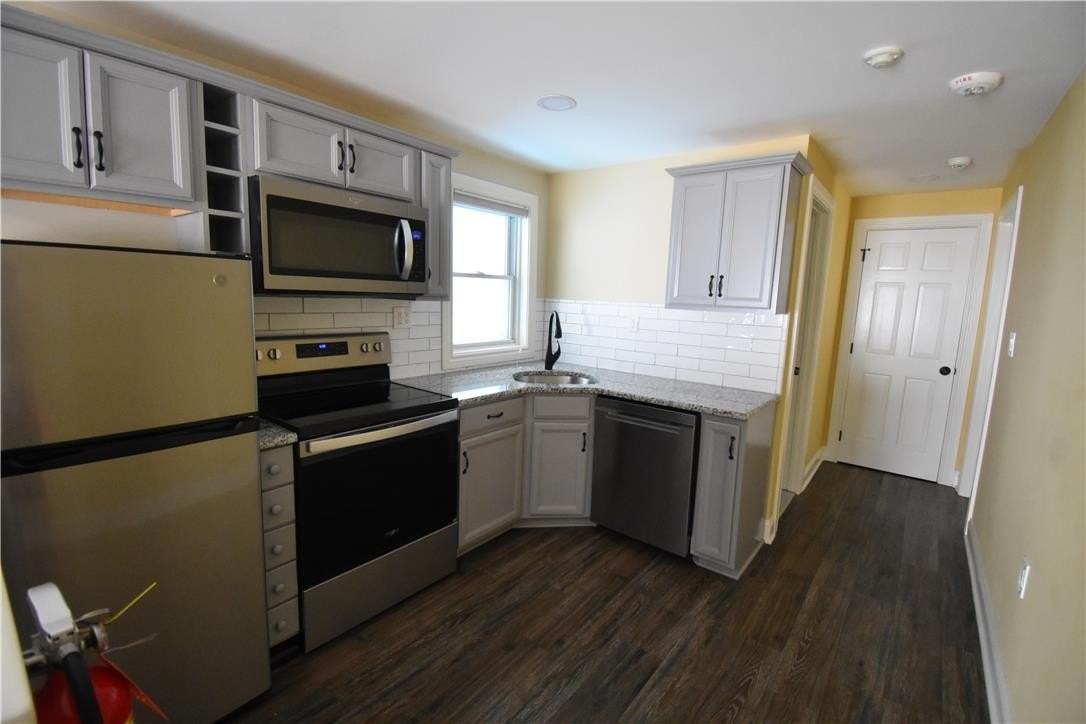 435 Ferry St #1B - Photo 4 of 7