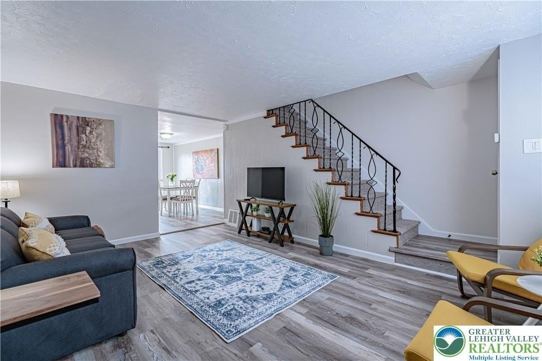 757 Benton St - Photo 2 of 18