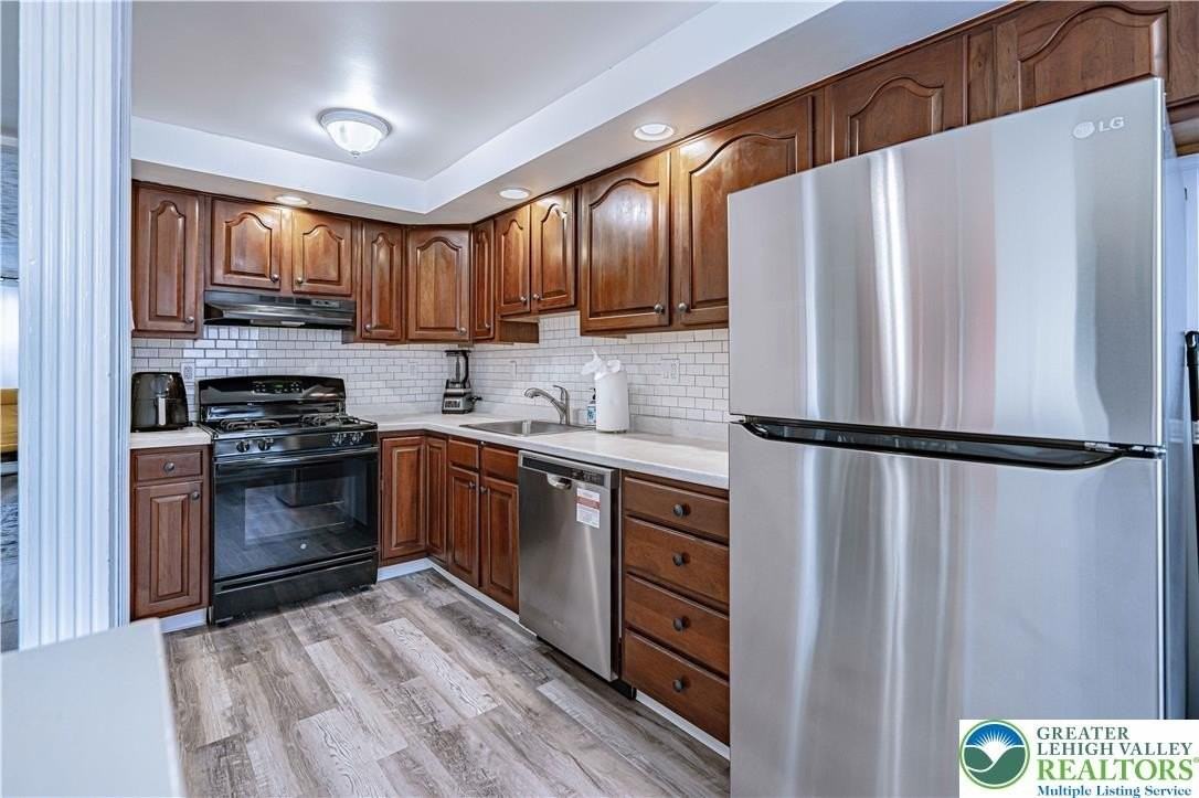 757 Benton St - Photo 6 of 18