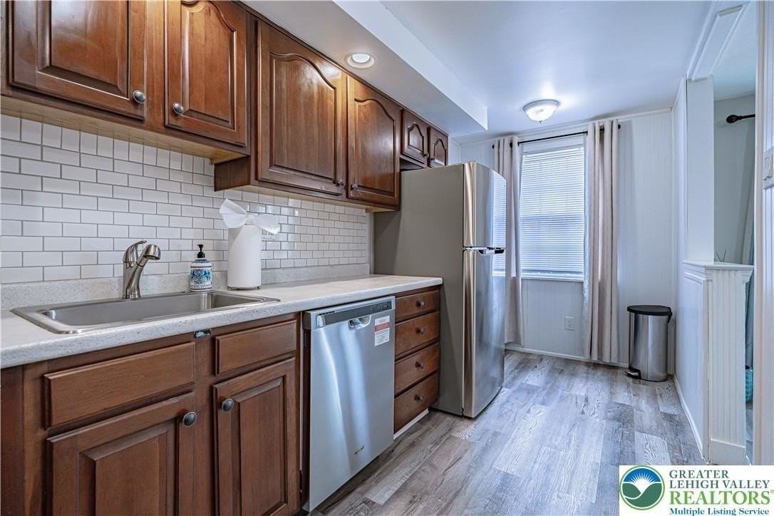 757 Benton St - Photo 7 of 18