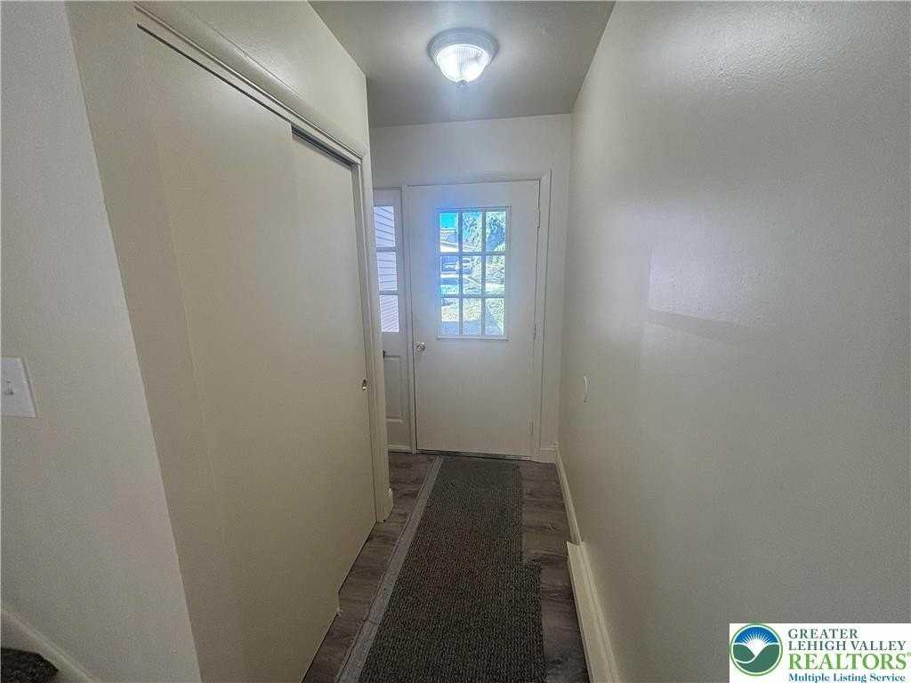 5 Stonewood Pl - Photo 4 of 23
