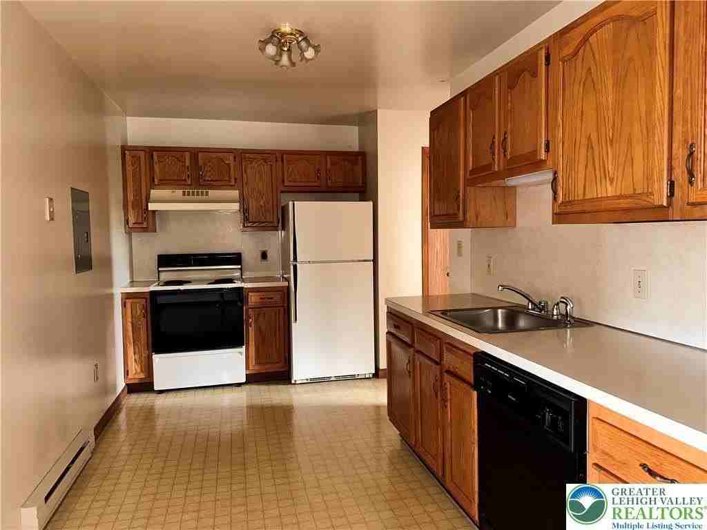 55 Lehigh St - Photo 7 of 15