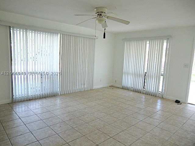 2724 Ne 32nd St #1 - Photo 3 of 22