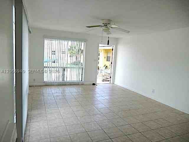 2724 Ne 32nd St #1 - Photo 4 of 22