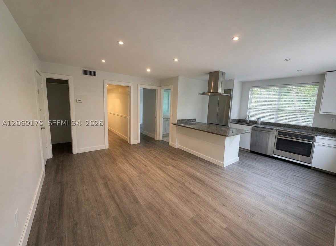 940 7th St #940A - Photo 2 of 15
