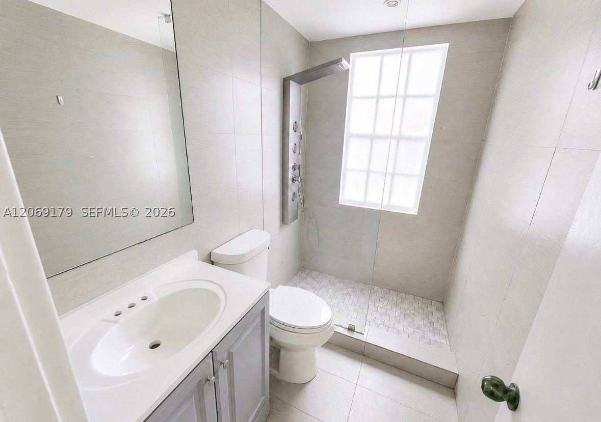 940 7th St #940A - Photo 5 of 15