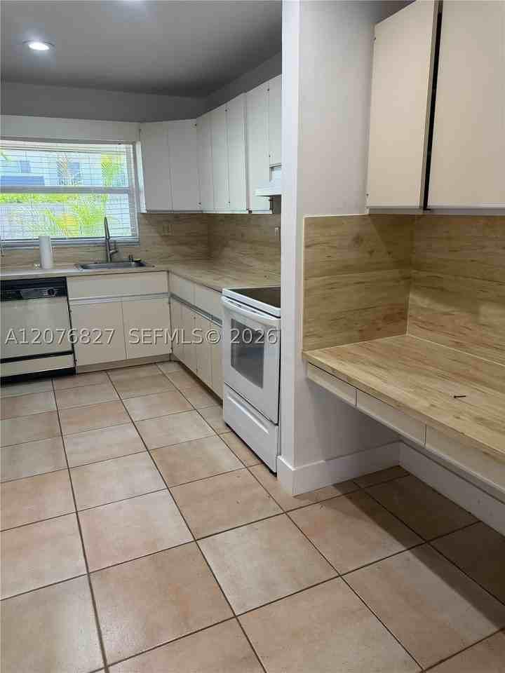 8110 Sw 82nd Ct #8110 - Photo 3 of 25