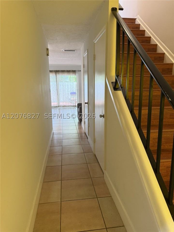 8110 Sw 82nd Ct #8110 - Photo 5 of 25