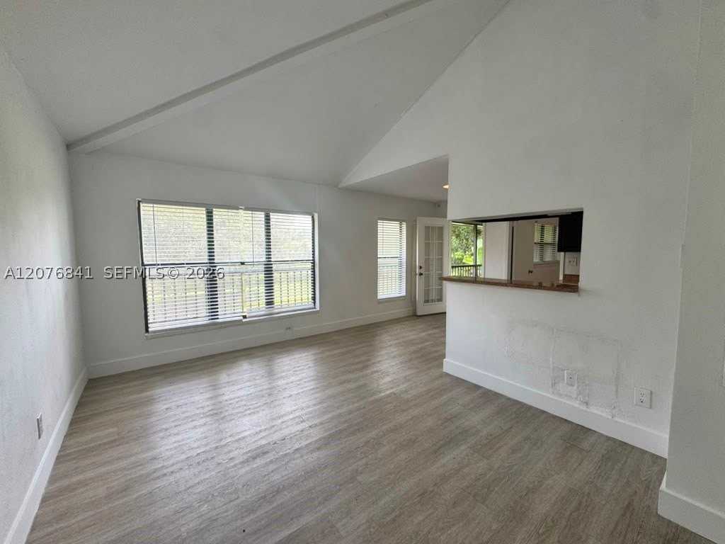 3960 Nw 87th Ave #3960 - Photo 4 of 12