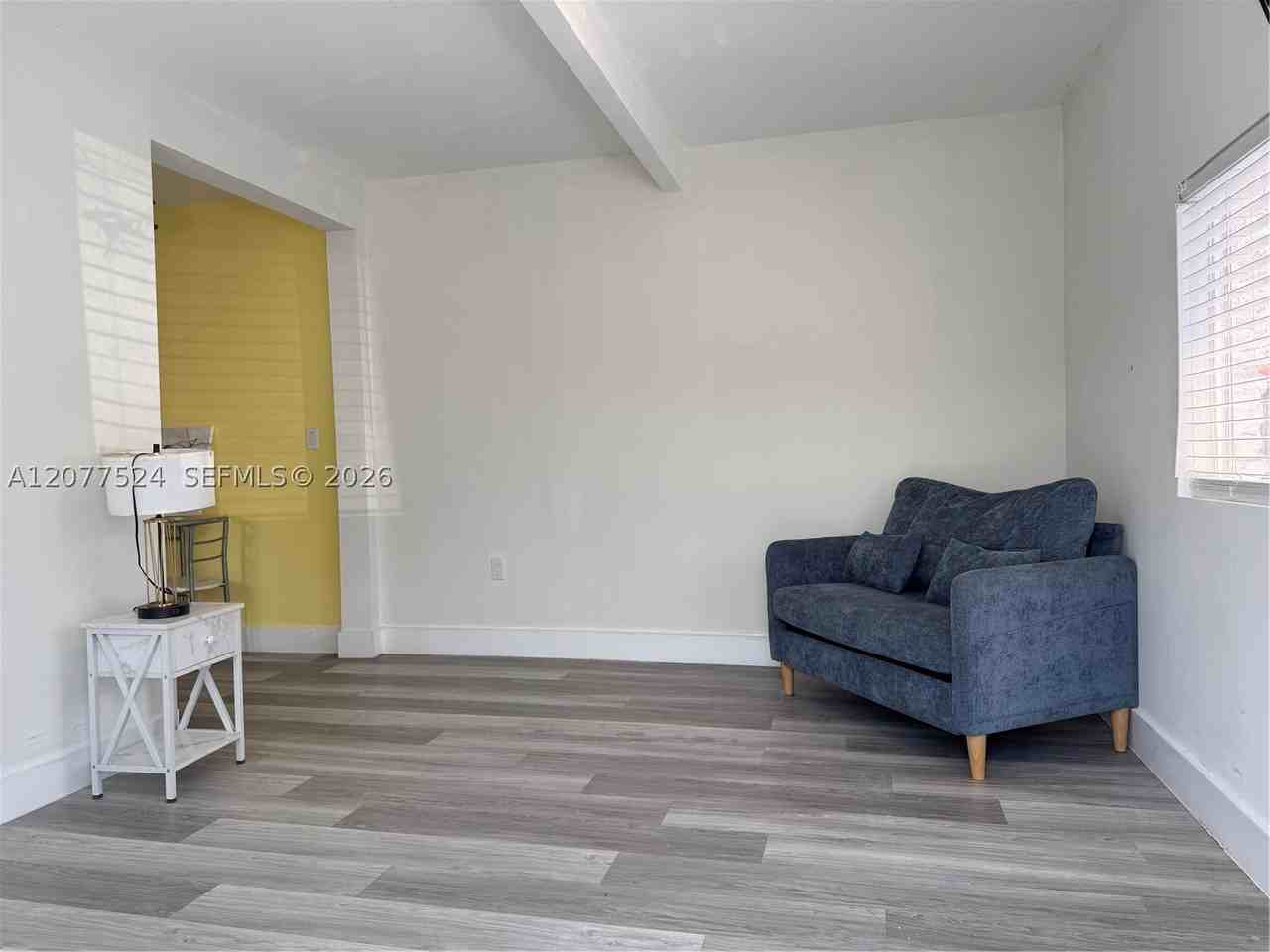 2630 Sw 31st Pl #A - Photo 3 of 7