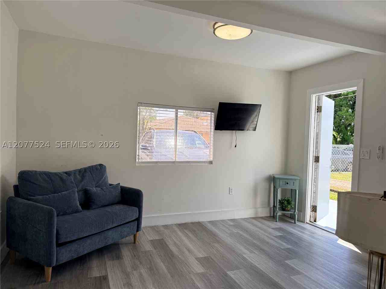 2630 Sw 31st Pl #A - Photo 5 of 7