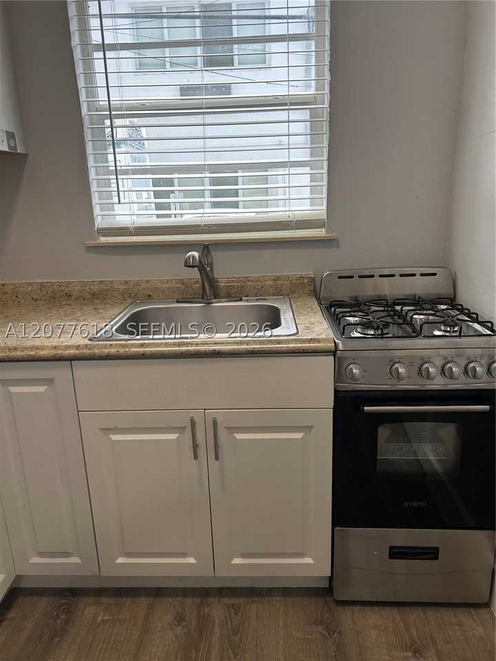 1258 Pennsylvania Ave #9 - Photo 6 of 15