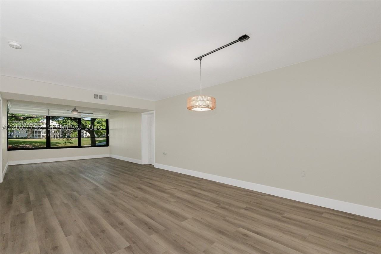 1709 Whitehall Dr #103 - Photo 2 of 32