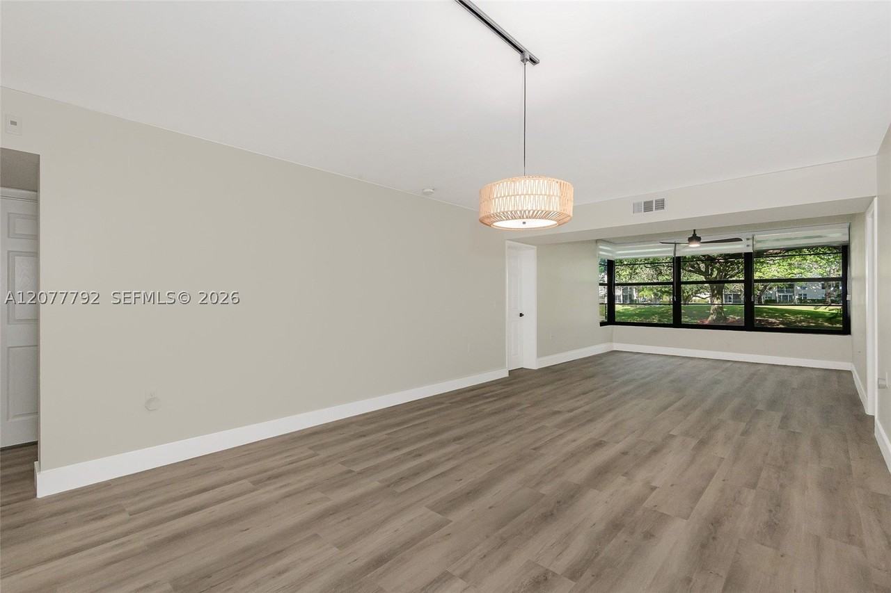 1709 Whitehall Dr #103 - Photo 3 of 32