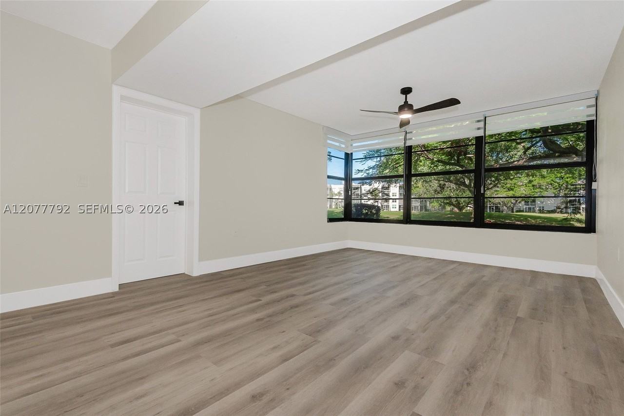 1709 Whitehall Dr #103 - Photo 4 of 32