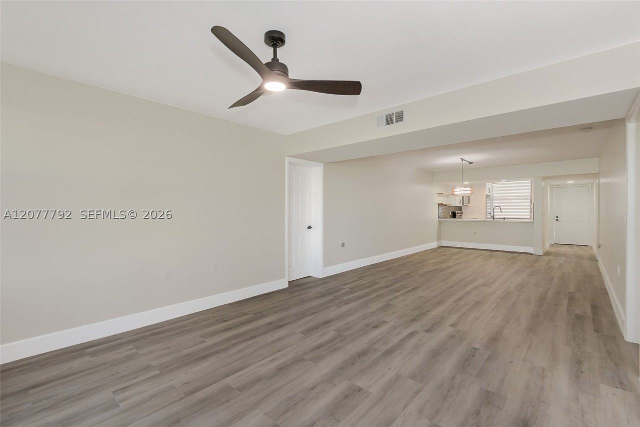 1709 Whitehall Dr #103 - Photo 7 of 32