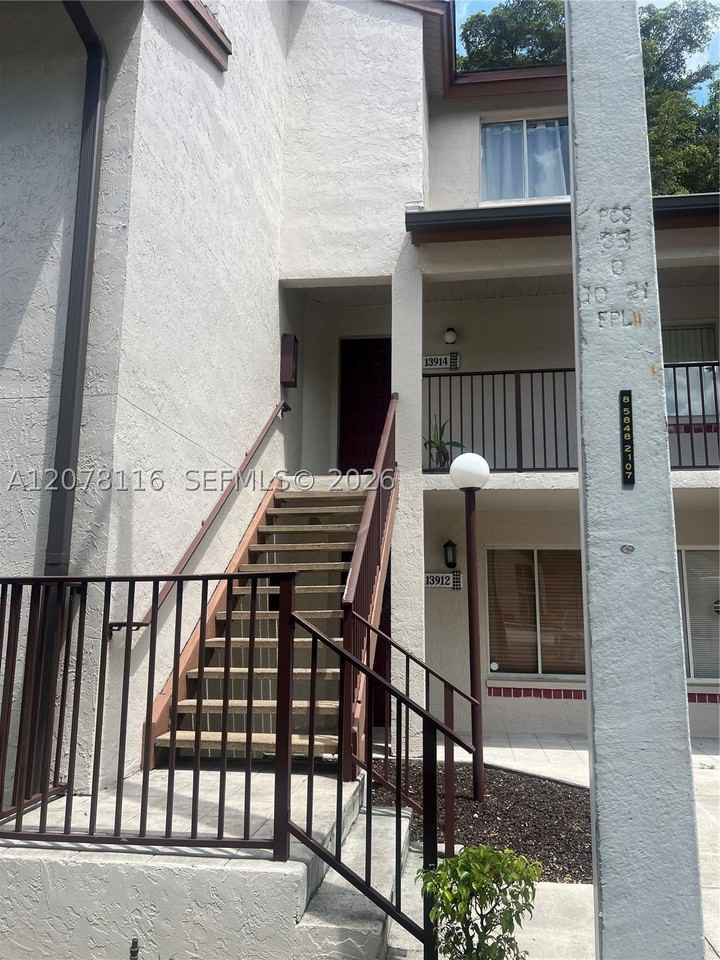 13914 Sw 91st Ter #13914 - Photo 2 of 3