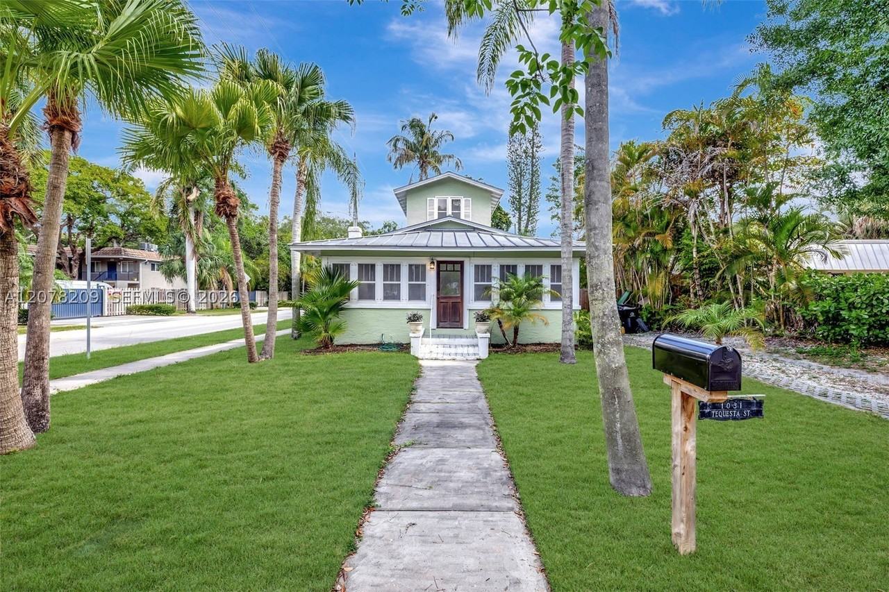 1031 Tequesta St - Photo 2 of 31