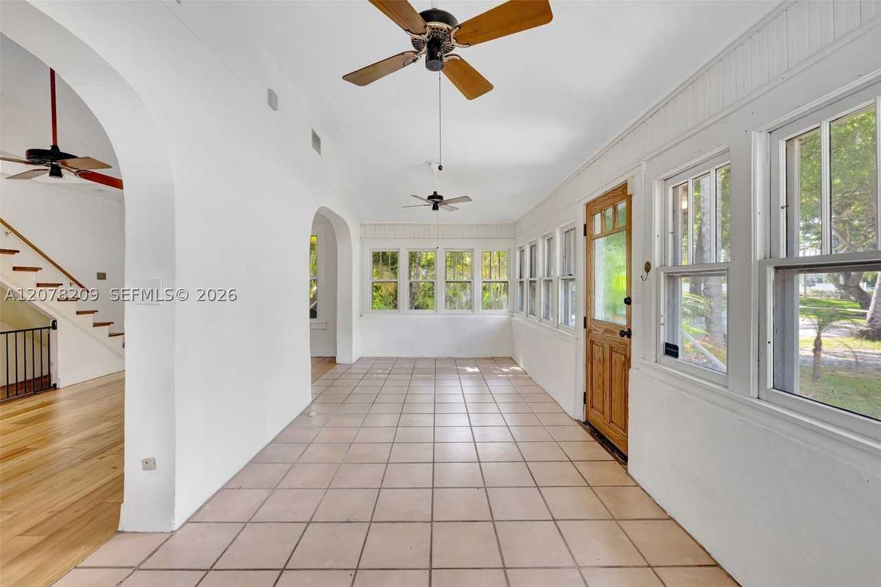 1031 Tequesta St - Photo 3 of 31