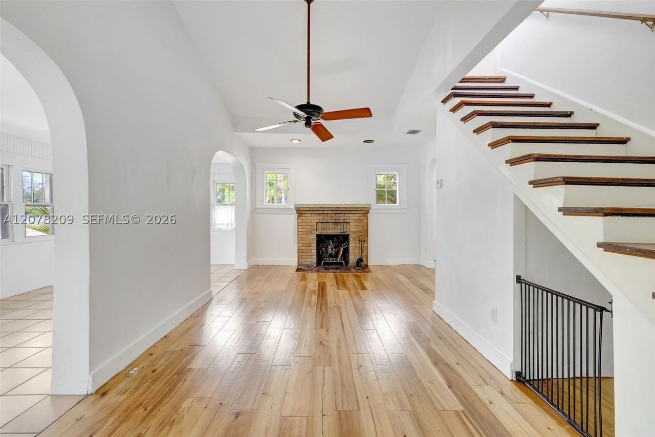 1031 Tequesta St - Photo 5 of 31