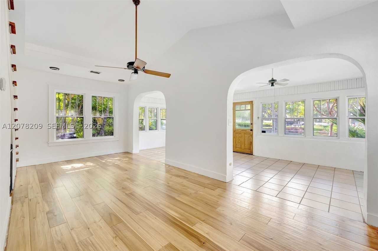 1031 Tequesta St - Photo 6 of 31