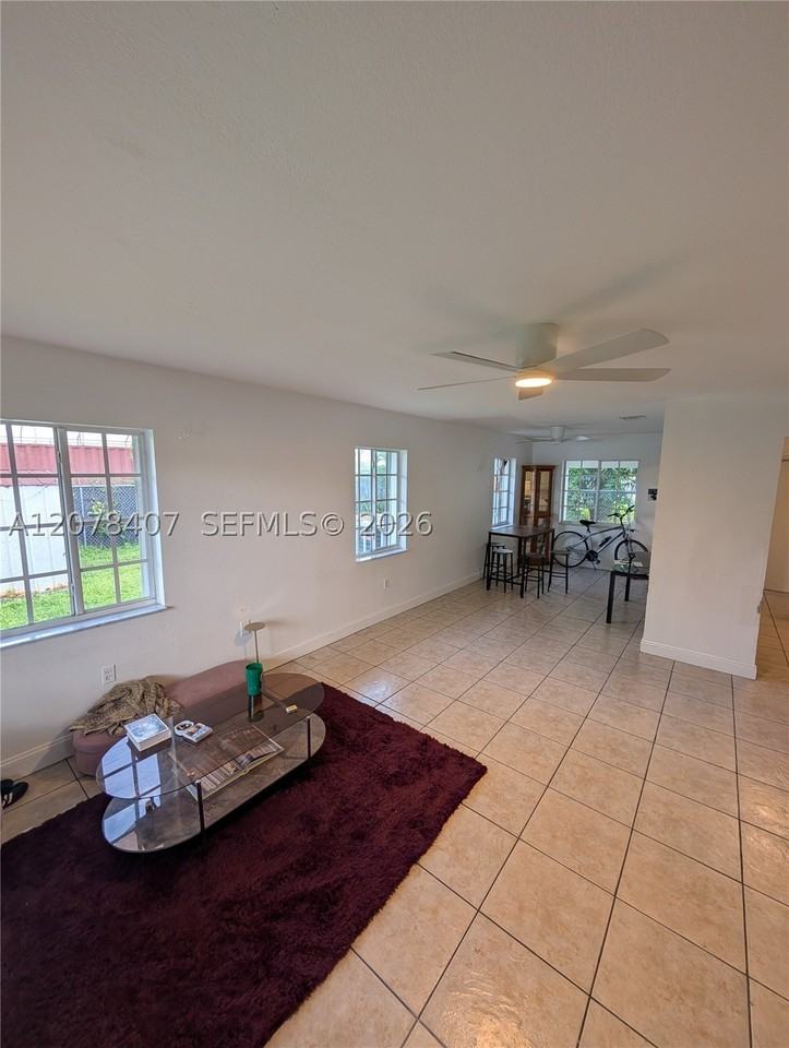 225 Nw 53rd St #R - Photo 2 of 19