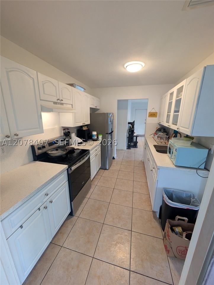 225 Nw 53rd St #R - Photo 4 of 19