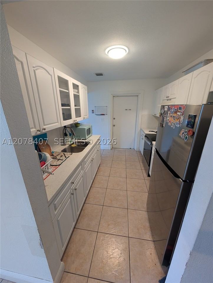 225 Nw 53rd St #R - Photo 5 of 19