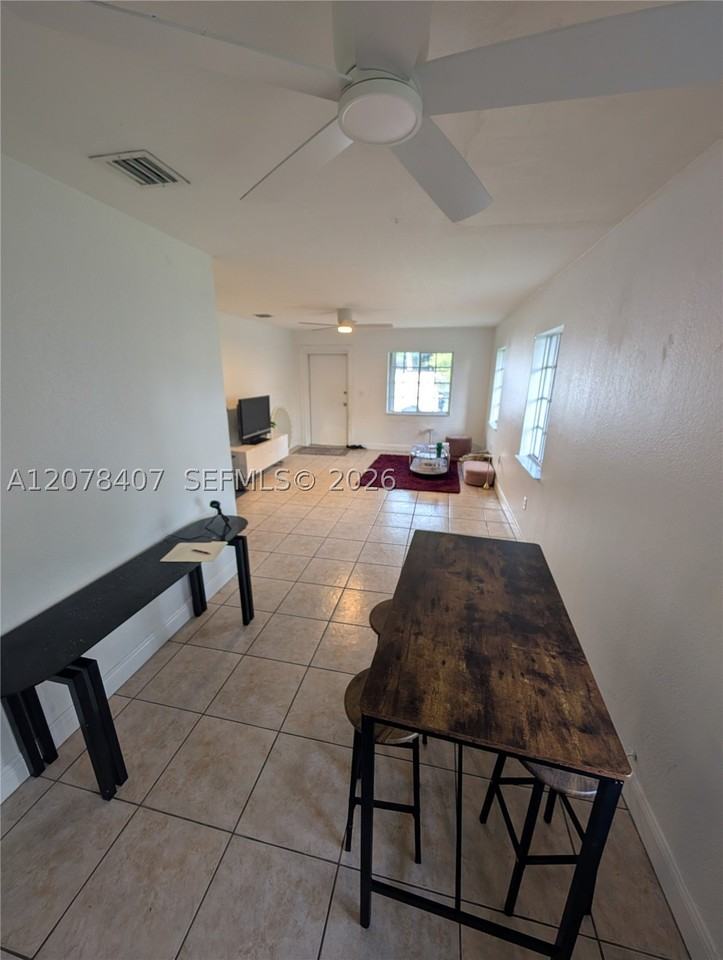 225 Nw 53rd St #R - Photo 6 of 19