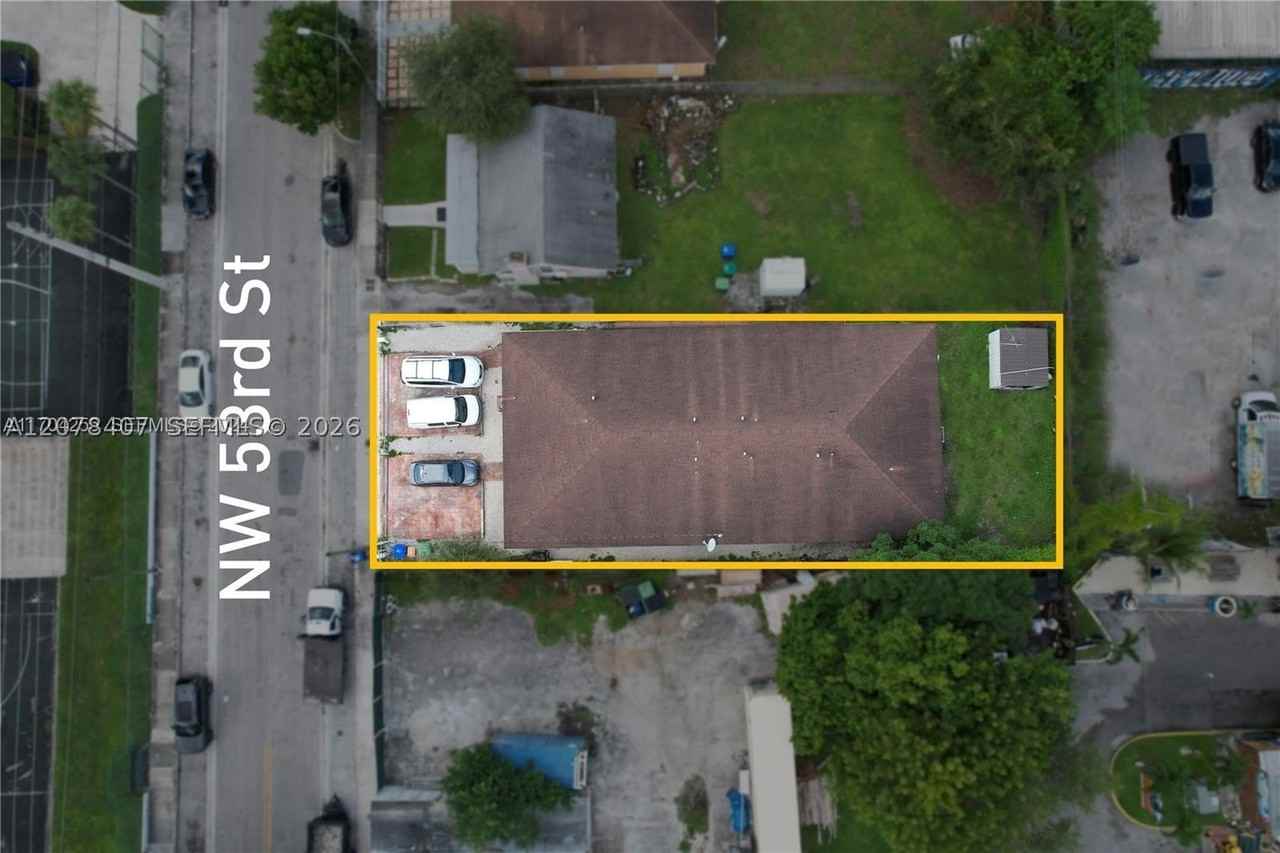 225 Nw 53rd St #R - Photo 7 of 20